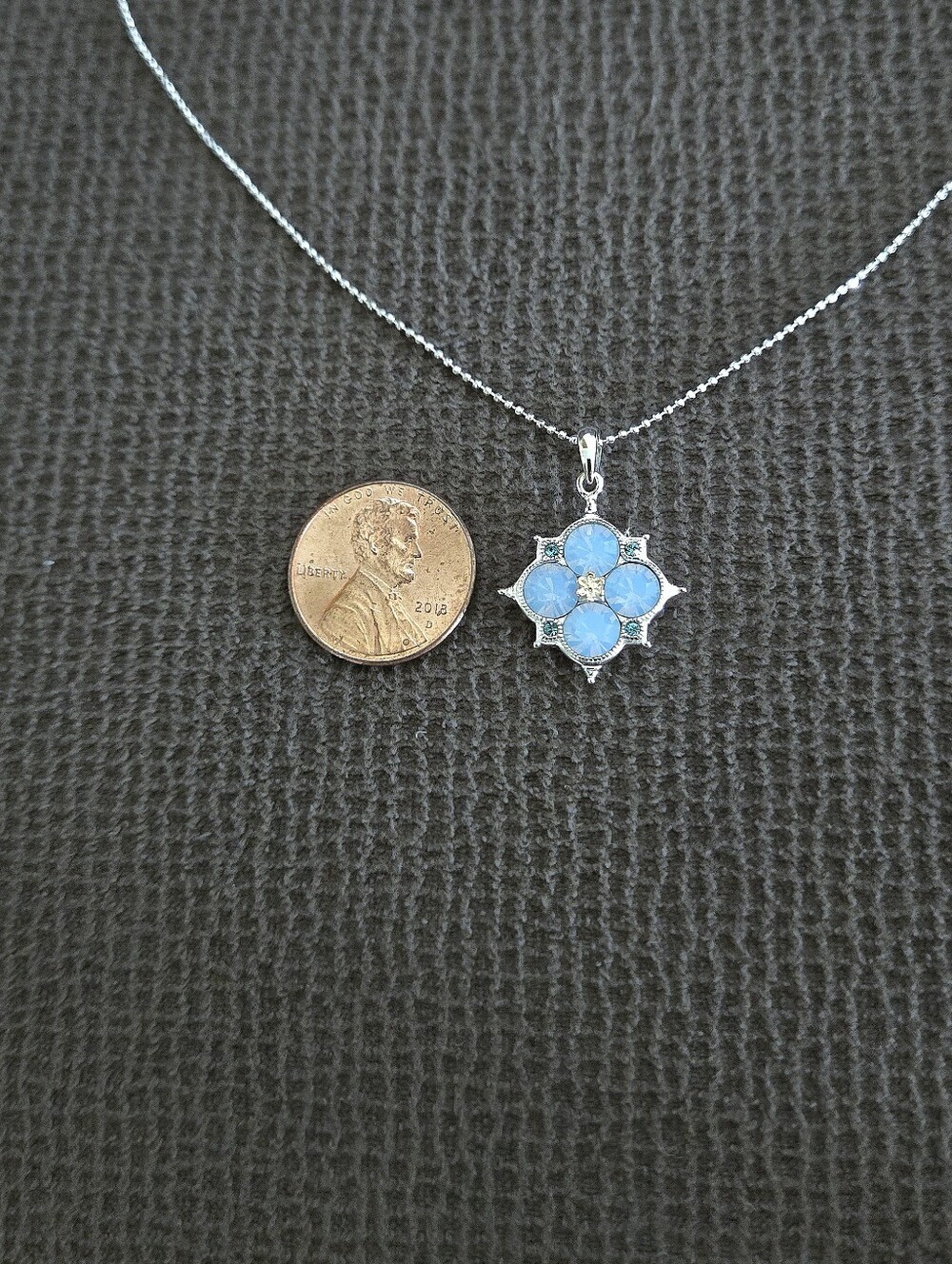 bleu💙 sage Swarovski Flower🏵 Pendant Necklace - NWT - Picture 11 of 16